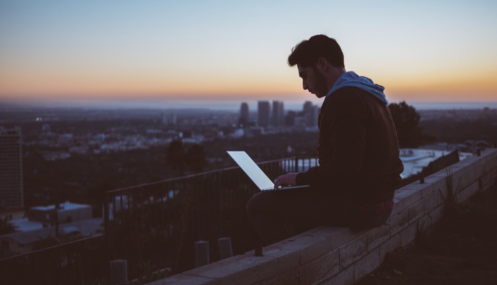 در کارتان غرق شوید!