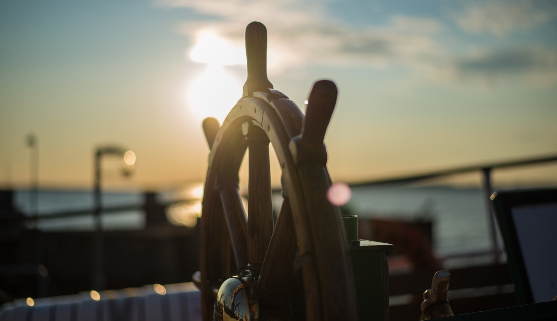 کشتی پروژه را به سلامت به ساحل موفقیت برسانیم